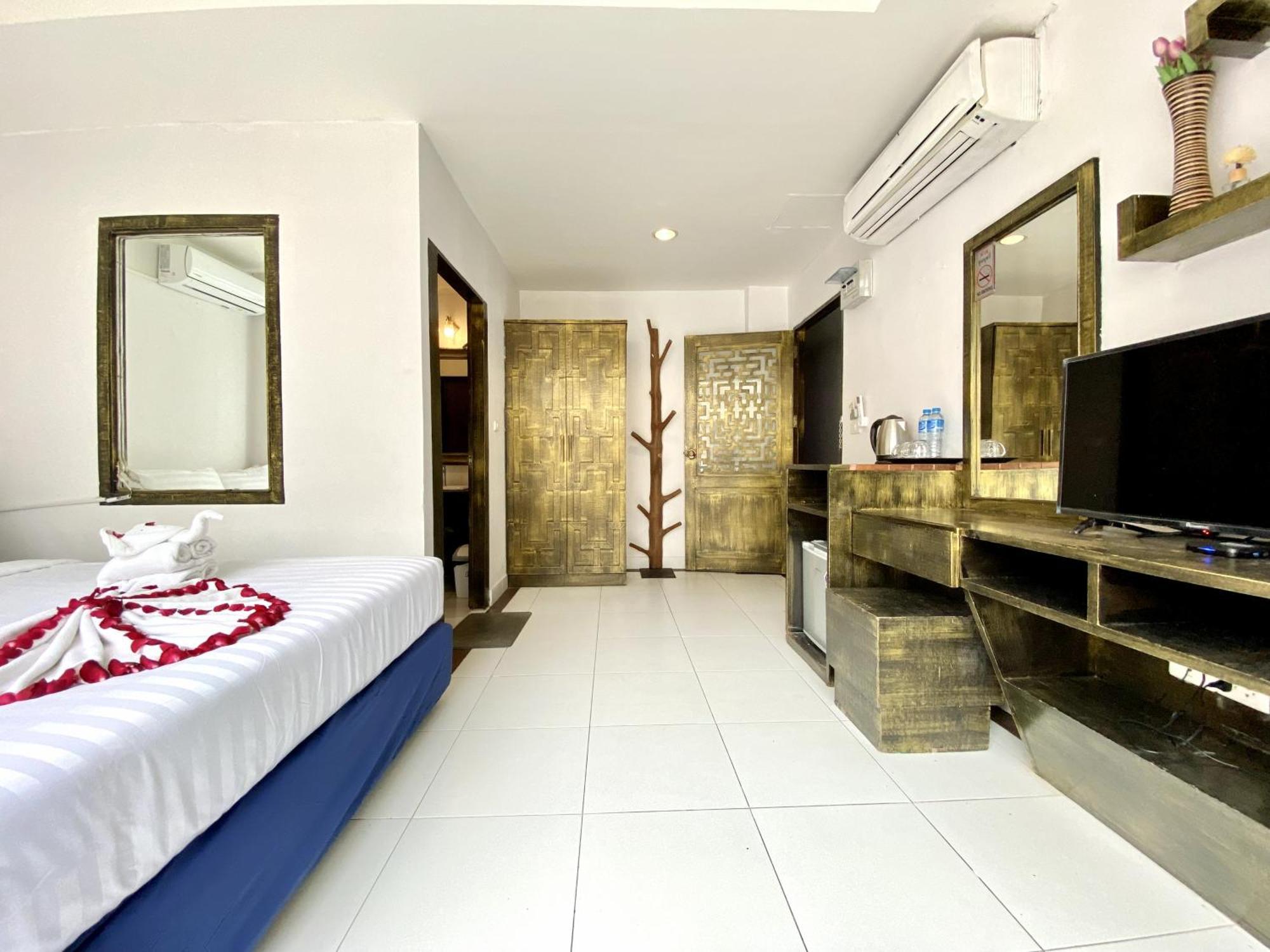 Beachwalk Patong 외부 사진
